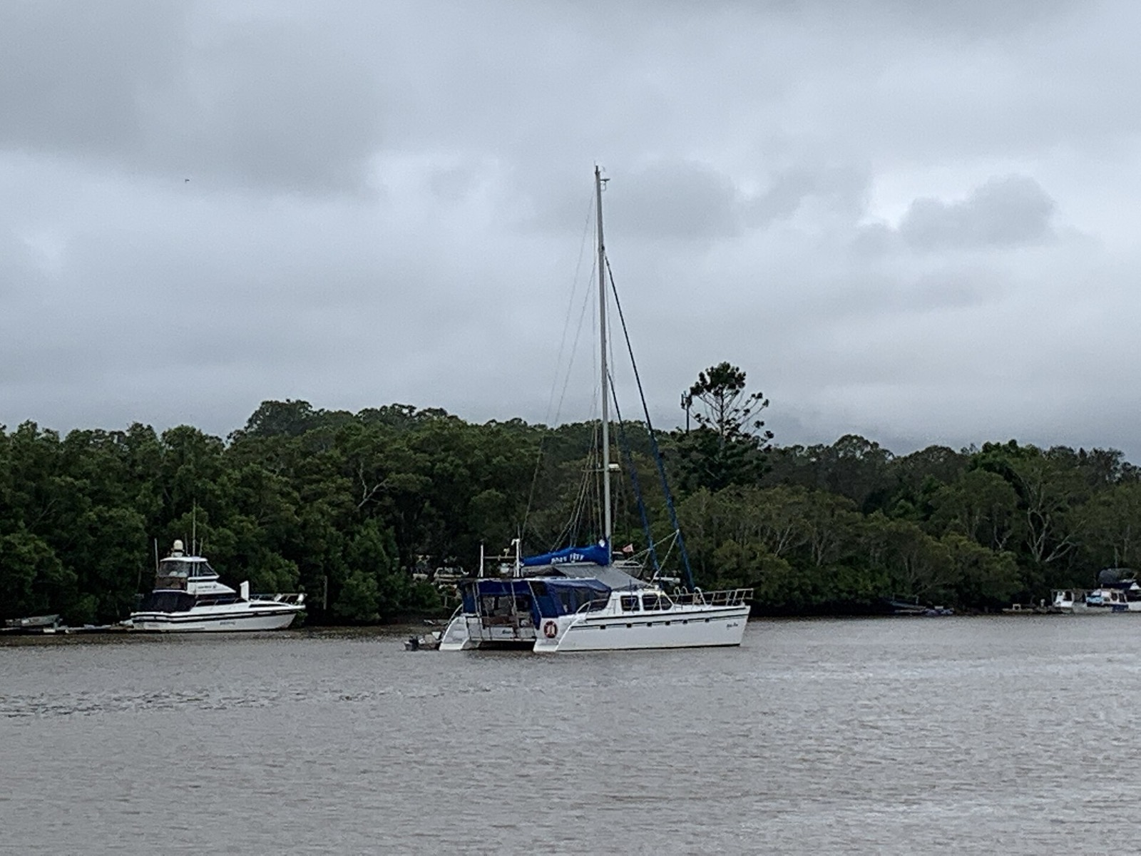 Boats on the Logan off the Alberton ramp